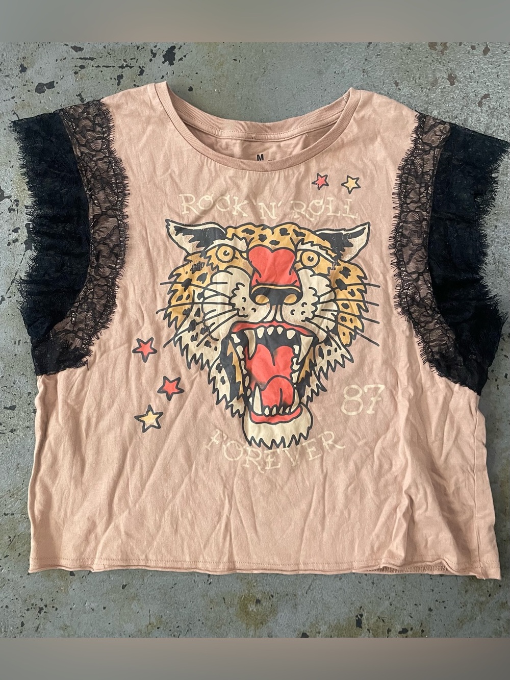 Goodie Two Sleeves Cotton Rock and Roll Tiger Graphic with Lace Sleeves Size M
